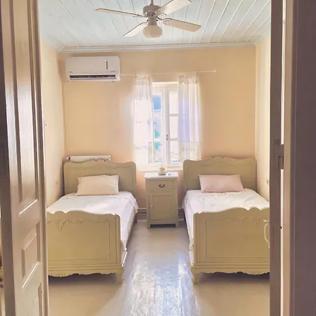 Nyaraló Gaea Family House Near Beaches & Historic Sites Khomatadha